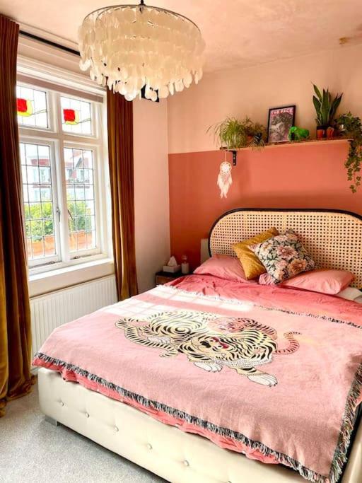 3 Bedroom Spacious Seaside With Estuary Views Apartment *