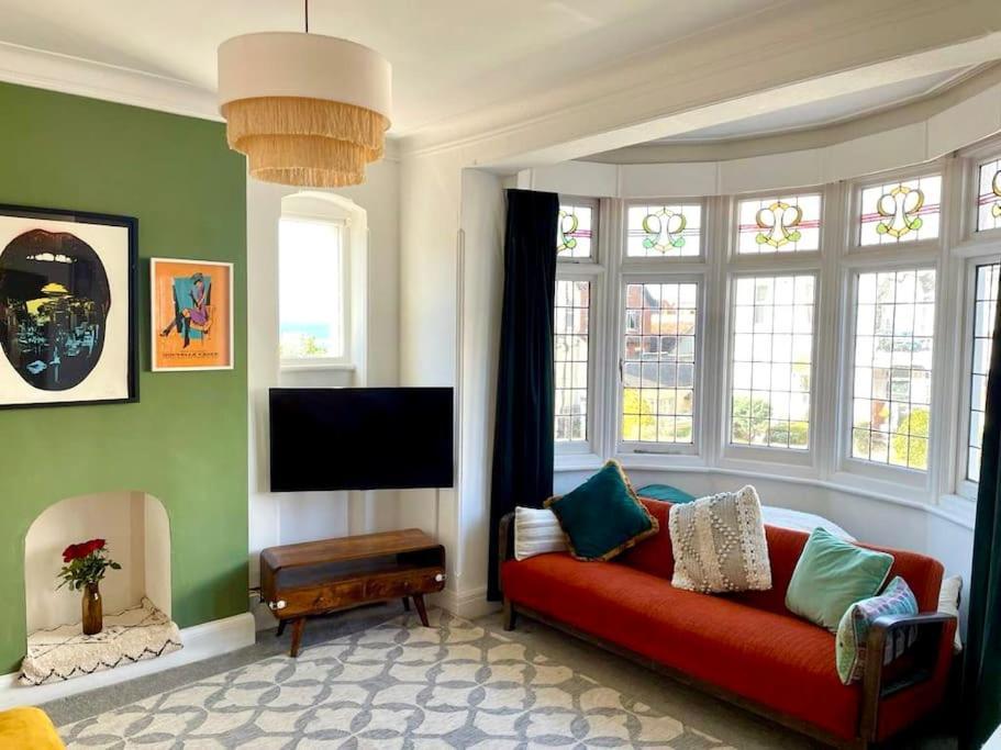 Apartment 3 Bedroom Spacious Seaside With Estuary Views *