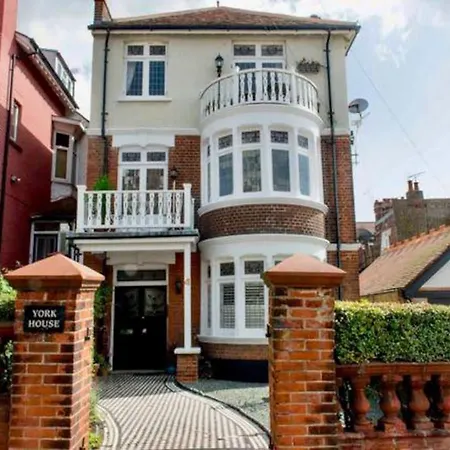 3 Bedroom Spacious Seaside Apartment With Estuary Views Southend-on-Sea Exterior photo