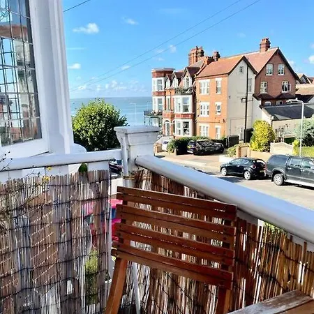3 Bedroom Spacious Seaside Apartment With Estuary Views Southend-on-Sea Exterior photo