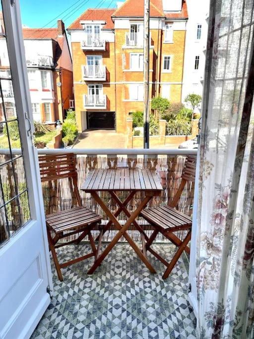 3 Bedroom Spacious Seaside With Estuary Views Apartment